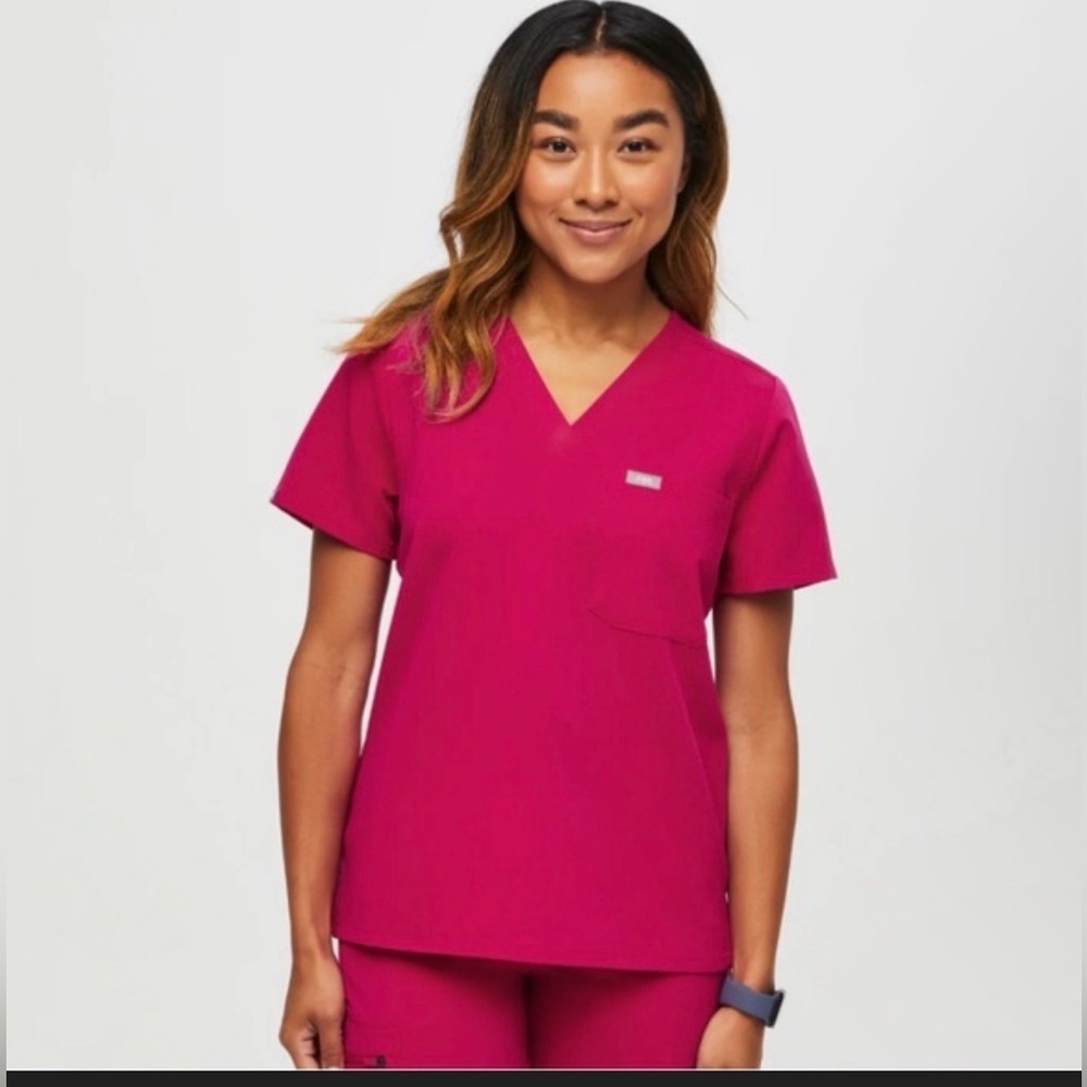 Figs Catarina Vibrant Pink Technical Collection Scrub top  V-Neck Women's Tee S